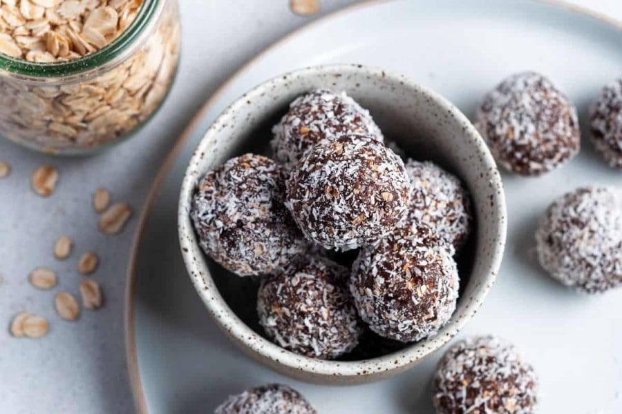 Recipe: Plant-Based Bliss Balls Chocolate Oat Date bliss balls4
